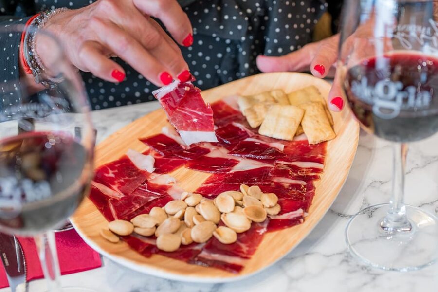 Malaga: Show and Food at Alegría Flamenco and Restaurant - Moving into the intimate theater