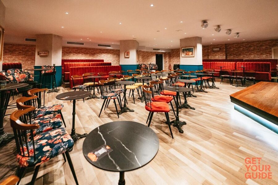 Malaga: Show and Food at Alegría Flamenco and Restaurant - Who should book this experience?