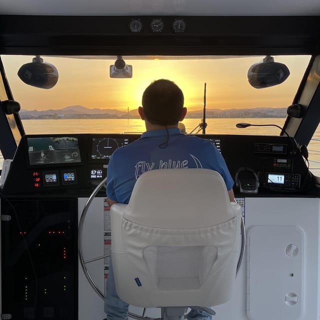 Málaga: Sunset Catamaran Trip - The sunset moment