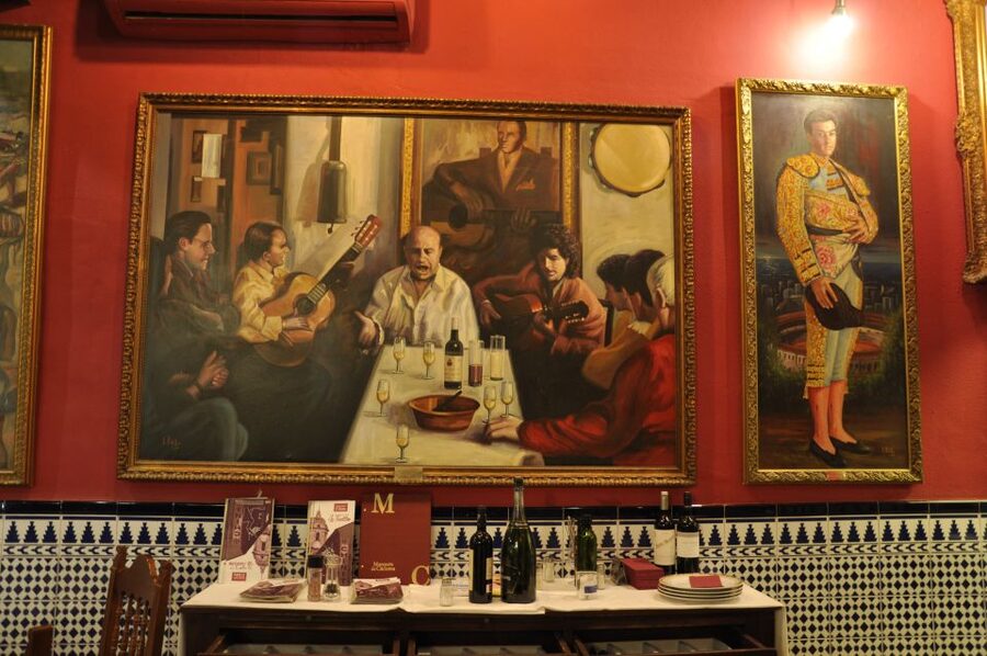 Málaga: Wine & Tapas Tour - The guides are a major part of the value