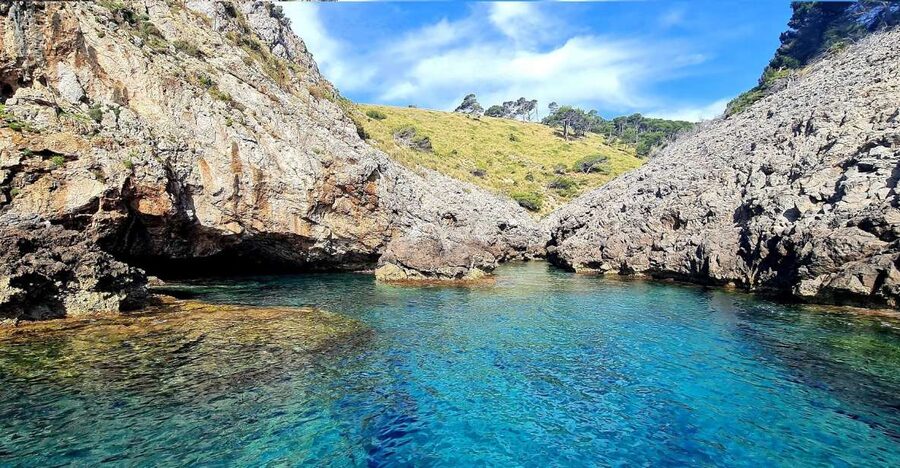 Mallorca Alcudia: Jack Sparrow Cave Jet Ski Tour - Riding from Alcudia toward Jack Sparrow Cave