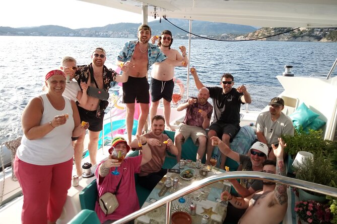 Mallorca Catamaran Small Group Cruise with Tapas 4-hours - Cocktails, mocktails, and drinks for purchase