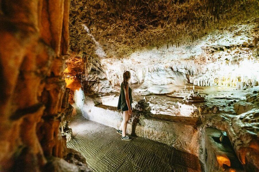 Mallorca: Caves of Drach Day Trip & Optional Caves of Hams - The pearl factory: useful stop, limited visit