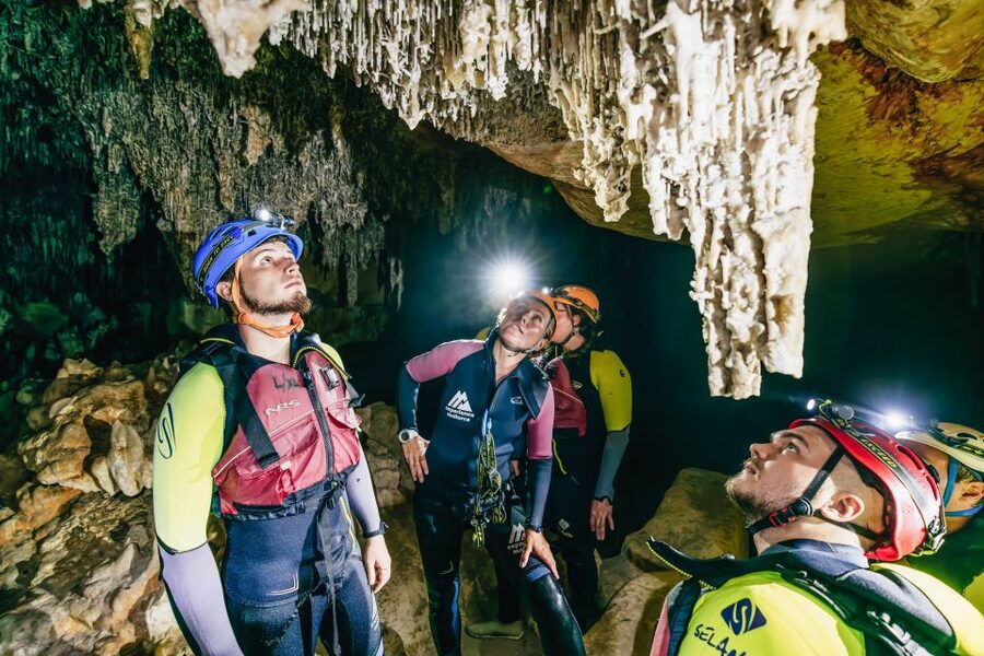Mallorca: Cova des Coloms Caving Trip with Hotel Transfer - What the four-hour schedule really includes