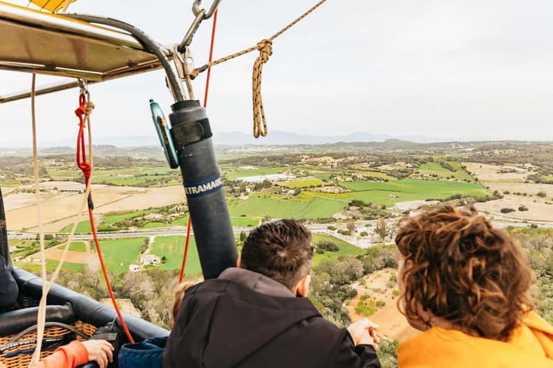 Mallorca: Hot Air Balloon Flight with Private Options - Watching the balloon come alive