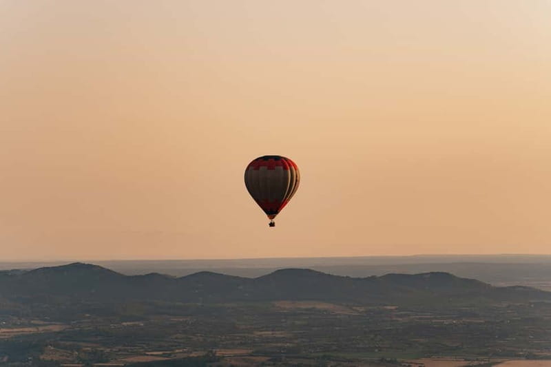 Mallorca: Sunrise or Sunset Hot Air Balloon Flight - How the guides shape the experience