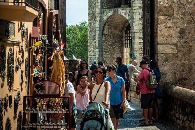 Medieval Three Villages Small Group Day Trip from Barcelona - Castellfollit de la Roca: a tiny town on a basalt edge