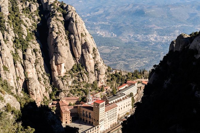 Montserrat Lunch & Wine at Farmhouse Small Group from Barcelona - Using your one hour of free time wisely