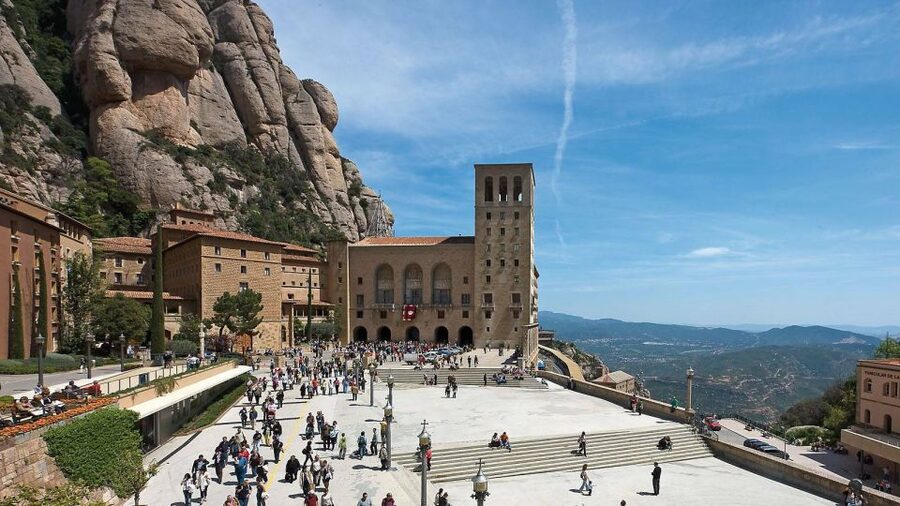 Montserrat: Morning or Afternoon Half-Day Trip with Pickup - Inside the Basilica of Montserrat