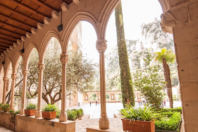 Montserrat with Black Madonna & Medieval Winery with Tapas/Lunch - The guided visit to Montserrat Basilica