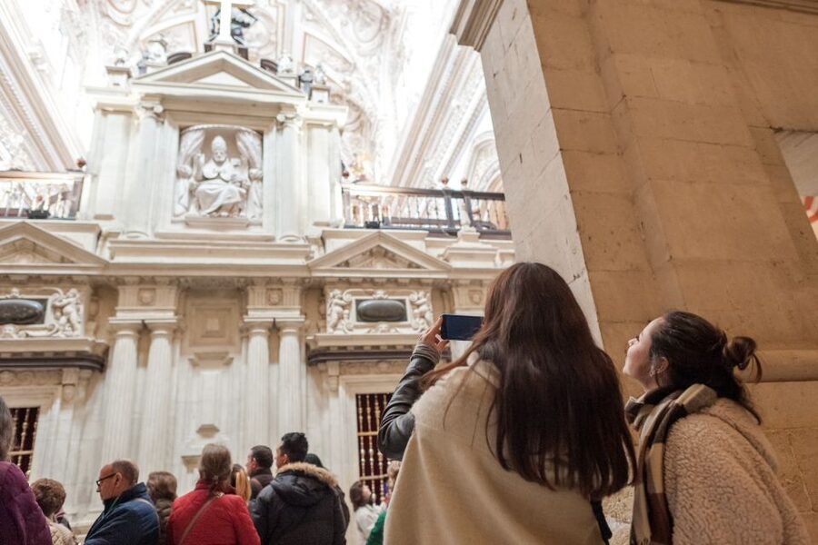 Mosque-Cathedral of Córdoba Guided Tour with Tickets - The forest of columns and double arches
