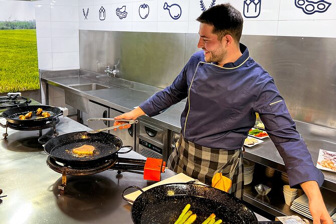 Paella Cooking Class, Wine Tasting & Central Market in Valencia - Tapas, cava, wine, and the meal