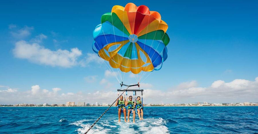 Palma Bay: Parasailing Experience - Boarding the powerboat