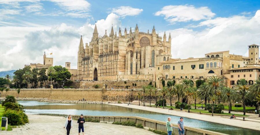 Palma: Cathedral of Mallorca Skip-the-Line Entry Ticket - Why La Seu deserves a place in your Palma day