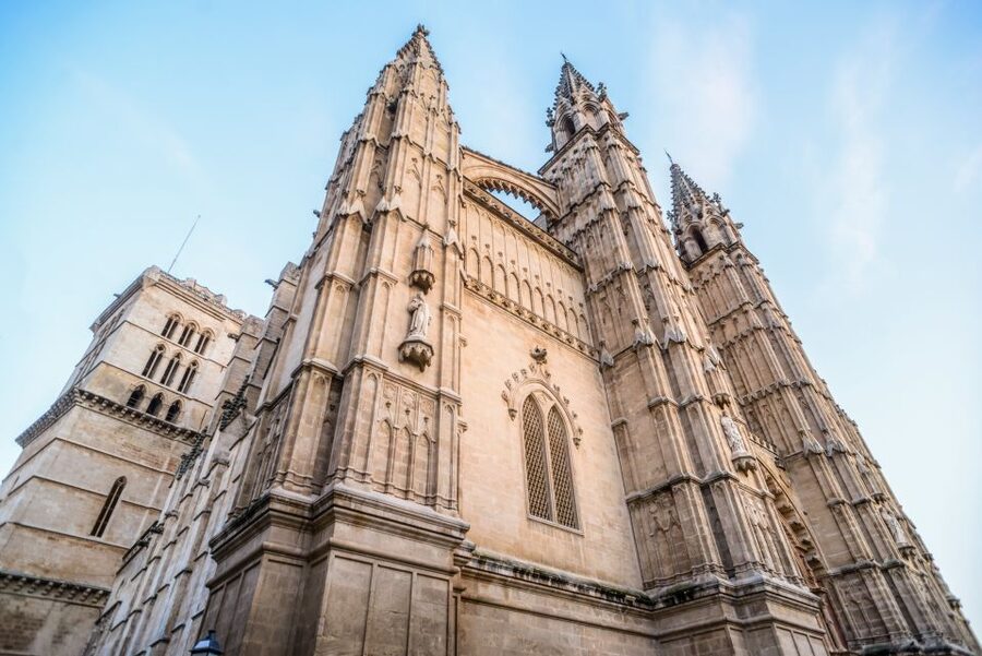 Palma: Cathedral of Mallorca Skip-the-Line Entry Ticket - Opening hours and the best time to arrive