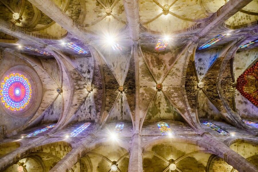 Palma: Cathedral of Mallorca Skip-the-Line Entry Ticket - Dress, bags, and practical comfort