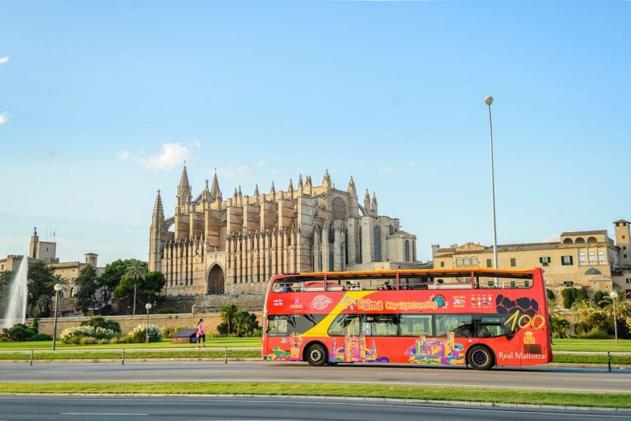 Palma de Mallorca: City Sightseeing Hop-On Hop-Off Bus Tour - CaixaForum and the added Essential benefits
