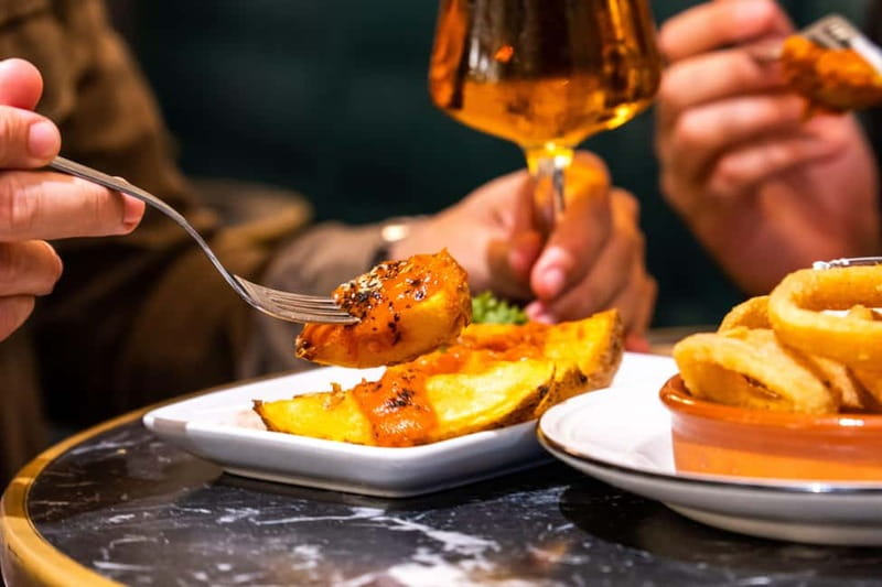 Palma de Mallorca: Gourmet Tapas and Wine Tour - Casa s’Oli and the first short walk