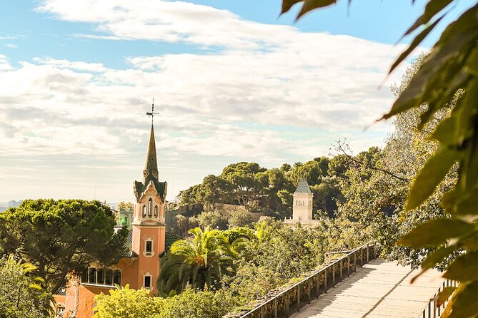 Park Guell and Sagrada Familia Tour with Skip the Line Tickets - Group size, guide style, and private options