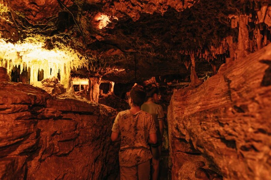 Porto Cristo: Caves of Hams Entry Ticket - The main cave reveals unusual formations