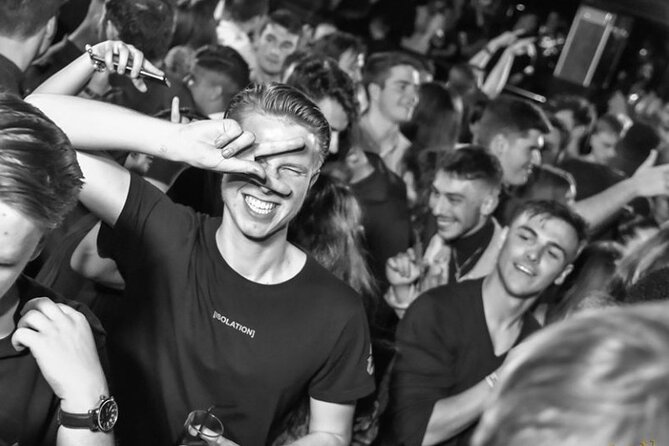 Pub Crawl Madrid by Mad Party Crew - The final club changes with the night