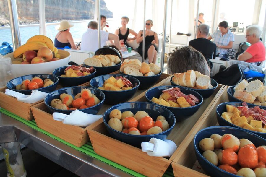 Puerto de Mogan: Boat and Snorkeling Trip - Local lunch, fruit, and drinks after the swim