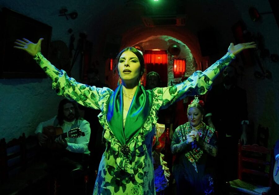 Sacromonte: Flamenco Show at Cuevas Los Tarantos Tickets - The cave makes the performance feel personal