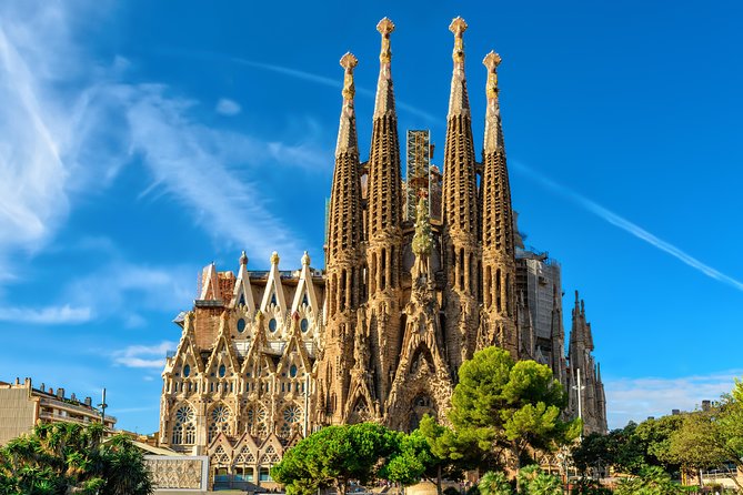 Sagrada Familia & Barcelona Small Group Tour with Hotel Pick-up - Montjuïc views and the 1929 exhibition site