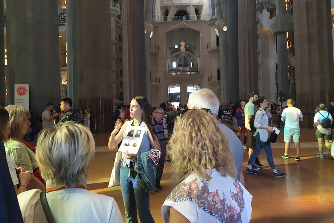 Sagrada Familia English Guided Tour & Optional Tower Access - Group size, headsets, and guide quality