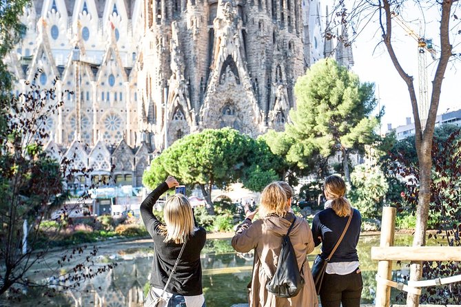 Sagrada Familia Fast Track Guided Tour with Towers Access - Inside the basilica, where Gaudí’s ideas make sense