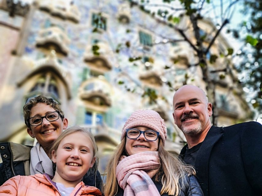 Sagrada Familia & Gaudi Guided Tour Private or Small Groups - Who should book this Gaudí tour?