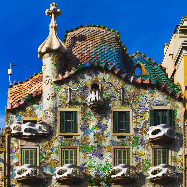 Sagrada Familia & Gaudi Guided Tour Private or Small Groups - From Las Ramblas to Gaudí’s first streetlights