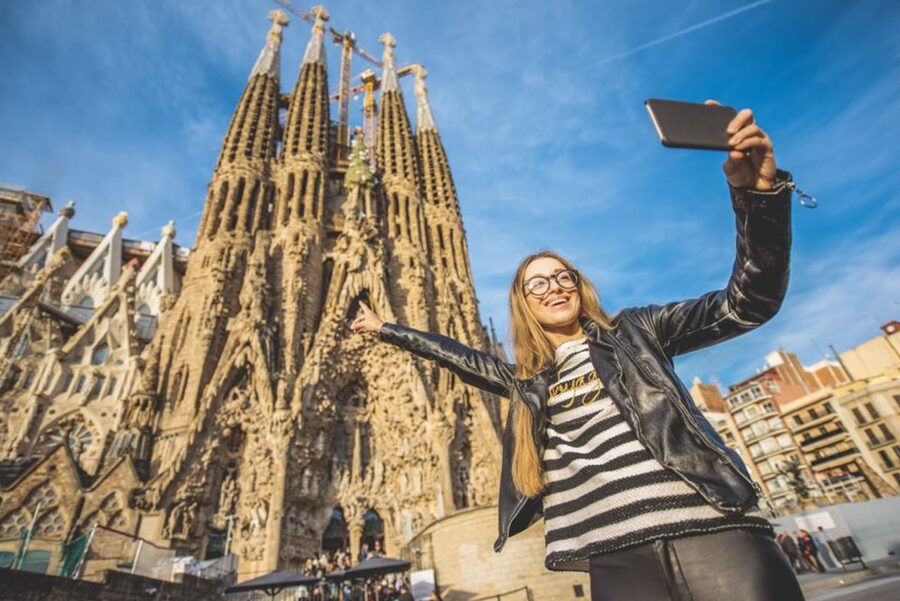 Sagrada Familia & Gaudi Guided Tour Private or Small Groups - The Palace of Catalan Music and the walk north
