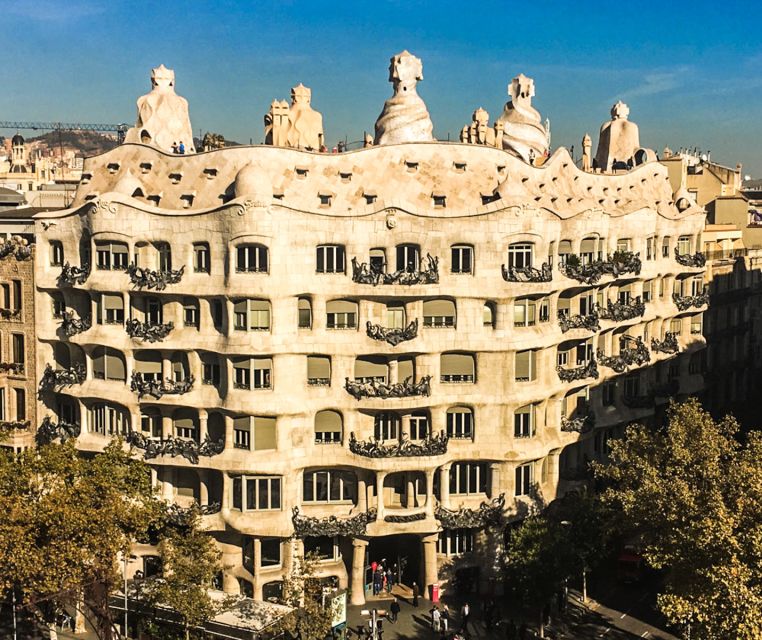 Sagrada Familia & Gaudi Guided Tour Private or Small Groups - Taking the metro to the Sagrada Familia
