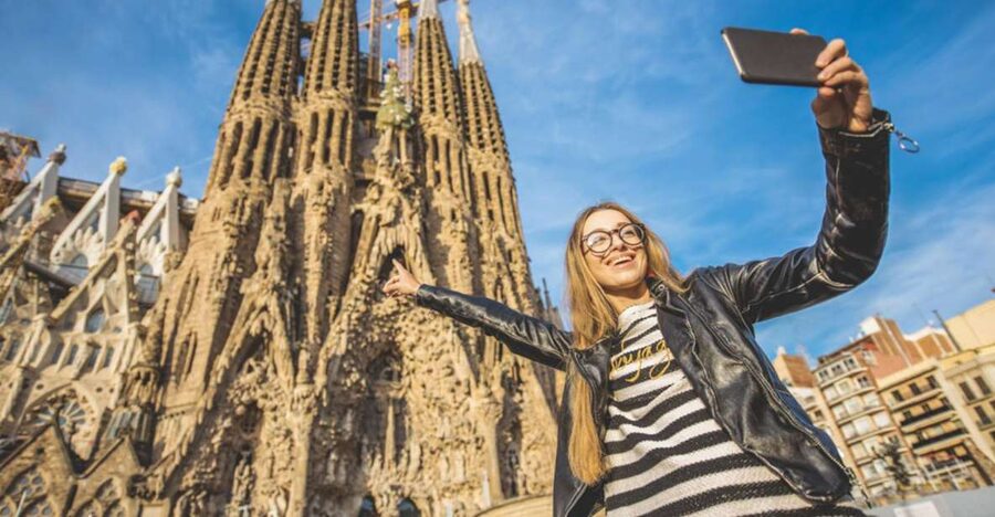 Sagrada Familia & Gaudi Guided Tour Private or Small Groups - Palau Güell and the old city’s creative corners
