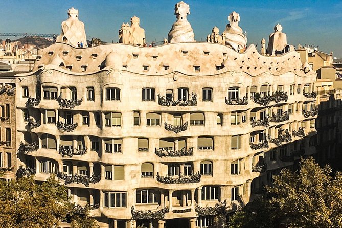 Sagrada Familia & Gaudi Tour Private or Small Group with Tickets - Casa Batlló and La Pedrera are exterior visits