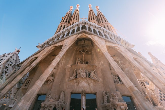 Sagrada Familia Guided Tour with Skip the Line Ticket - Why a guide helps inside Sagrada Familia