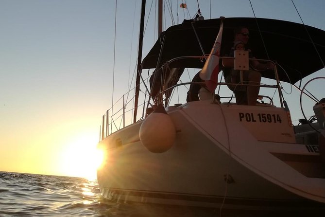 Sailing Trip and Snorkeling (max. 8 people) - Lunch with local food and a drink in hand