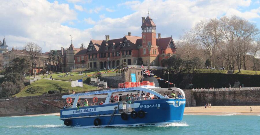 San Sebastian: Boat Tour with Stop at Santa Clara - Arriving at Santa Clara Island