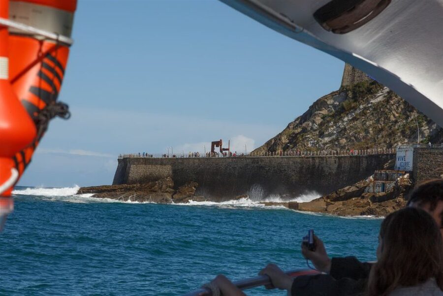 San Sebastian: Boat Tour with Stop at Santa Clara - The route across La Concha Bay