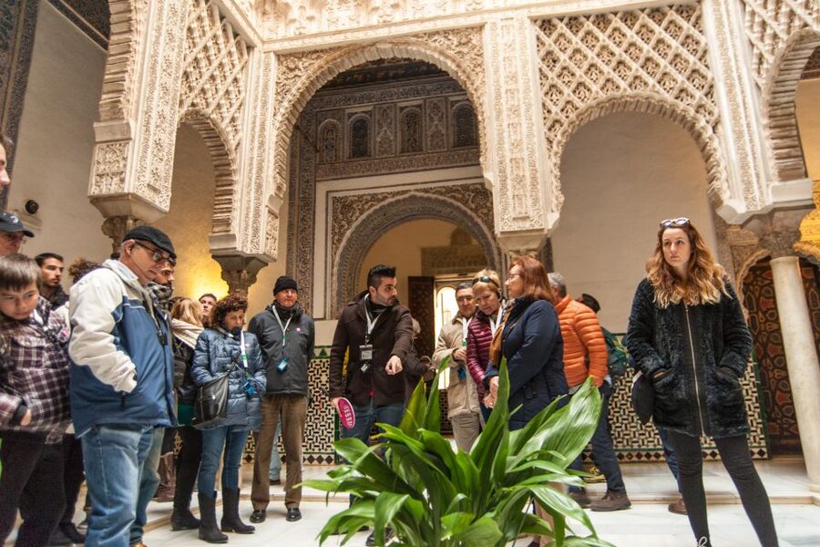 Seville: Alcázar and Cathedral Entry Ticket and Guided Tour - A short transition to the Cathedral