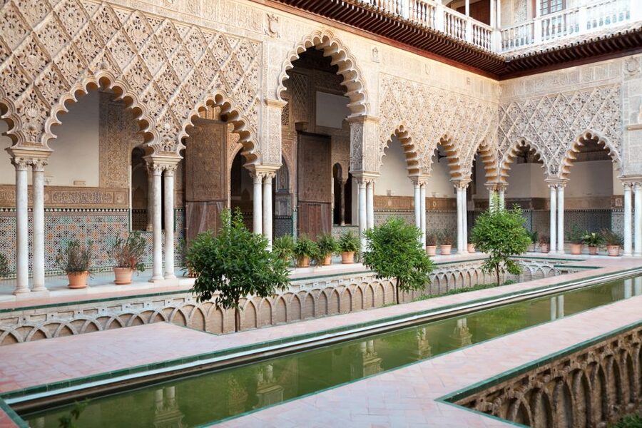Seville: Alcázar, Cathedral & Giralda Fast Track Guided Tour - The Judería: a short walk through old Seville