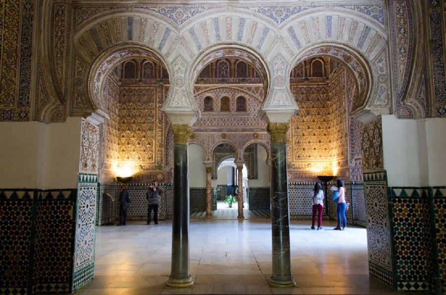 Seville: Alcázar, Cathedral & Giralda Fast Track Guided Tour - Seville Cathedral: scale, art, and the Patio de los Naranjos