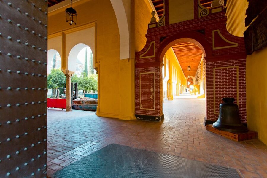 Seville: Alcázar, Cathedral & Giralda Fast Track Guided Tour - Climbing the Giralda, Seville’s most unusual bell tower