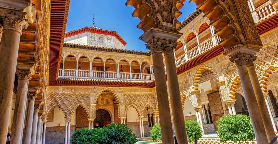 Seville: Alcázar Guided Palace Tour with Priority Access - Priority entry and the meeting point
