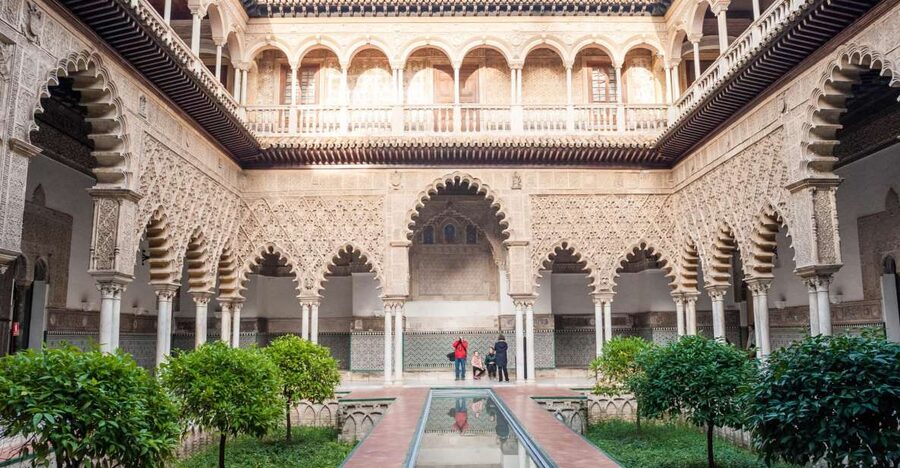 Seville: Alcázar Guided Tour - Palace rooms, courtyards, and royal power