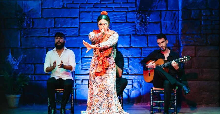 Seville: Baraka Sala Flamenca Show with Drink in Triana - Why this Triana setting matters