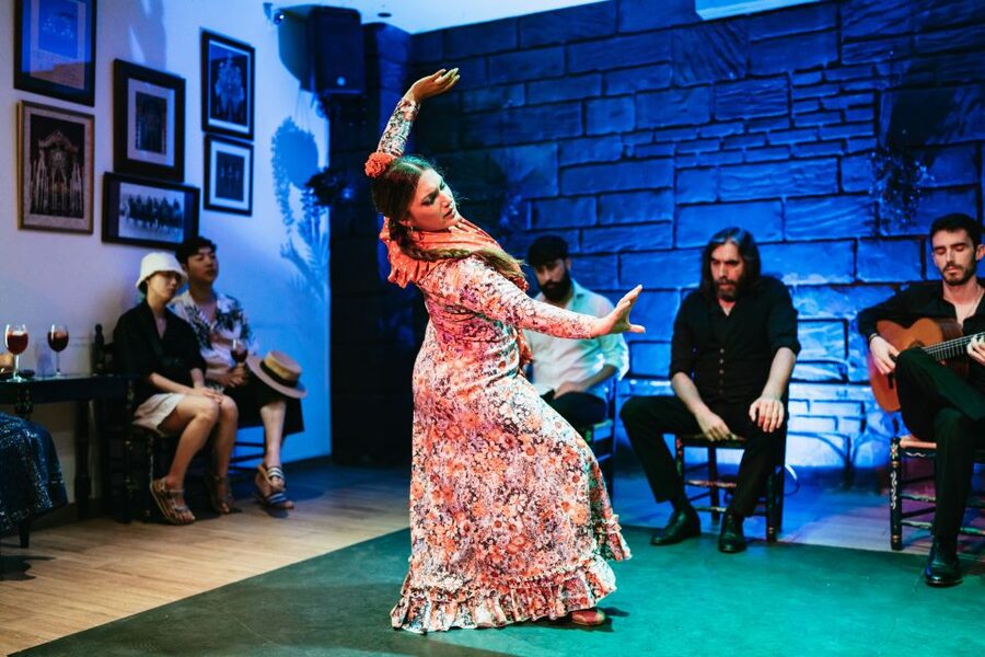 Seville: Baraka Sala Flamenca Show with Drink in Triana - The intimacy is the main attraction