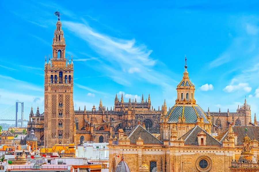 Seville: Cathedral and La Giralda Entry Ticket - Why Seville Cathedral feels so overwhelming