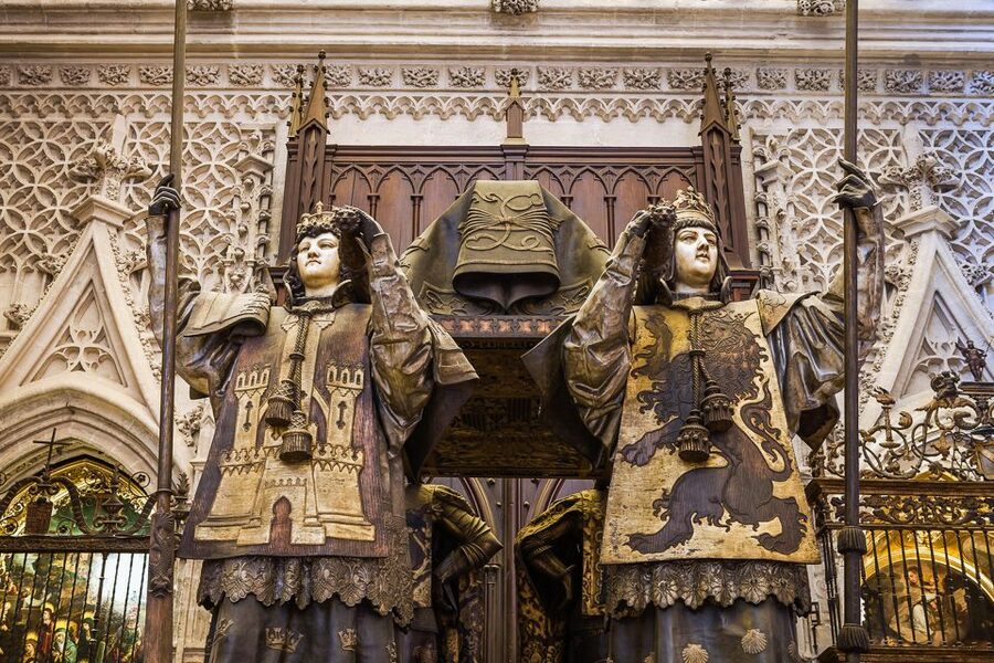 Seville: Cathedral and La Giralda Entry Ticket - Clothing and bags can make or break the visit